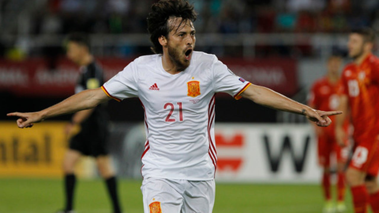 Silva, Costa keep Spain in lead of WCup qualifying group